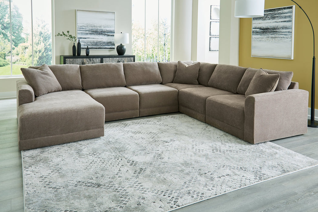 Raeanna Sectional with Chaise - Home And Beyond