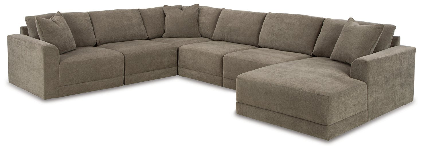 Raeanna Sectional with Chaise - Home And Beyond