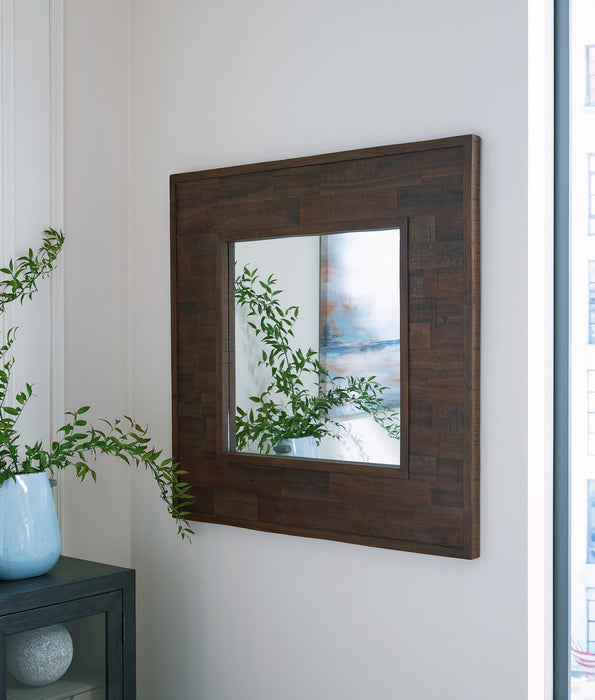 Hensington Accent Mirror - Home And Beyond