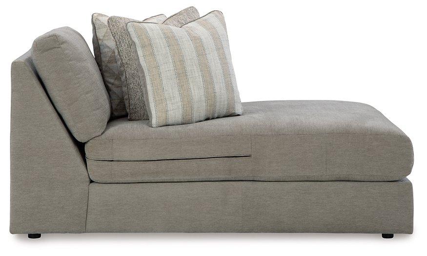 Avaliyah Sectional with Chaise - Home And Beyond
