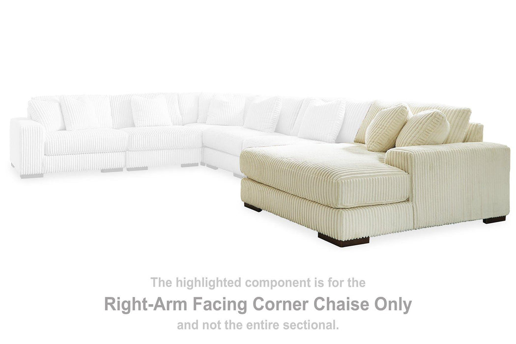 Lindyn Sectional with Double Chaise - Home And Beyond