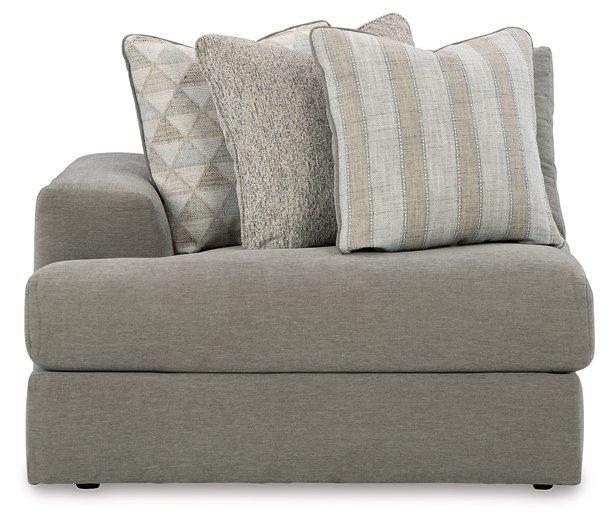 Avaliyah Sectional with Chaise - Home And Beyond