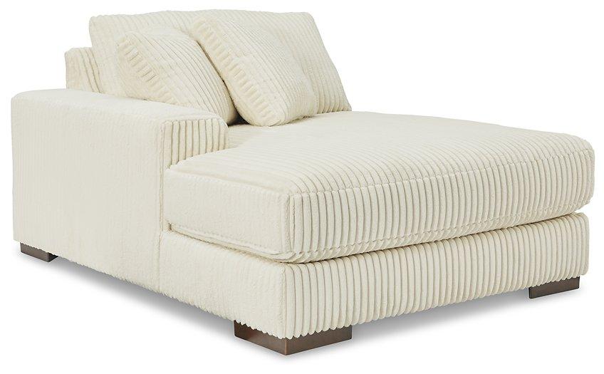 Lindyn Sectional with Double Chaise - Home And Beyond