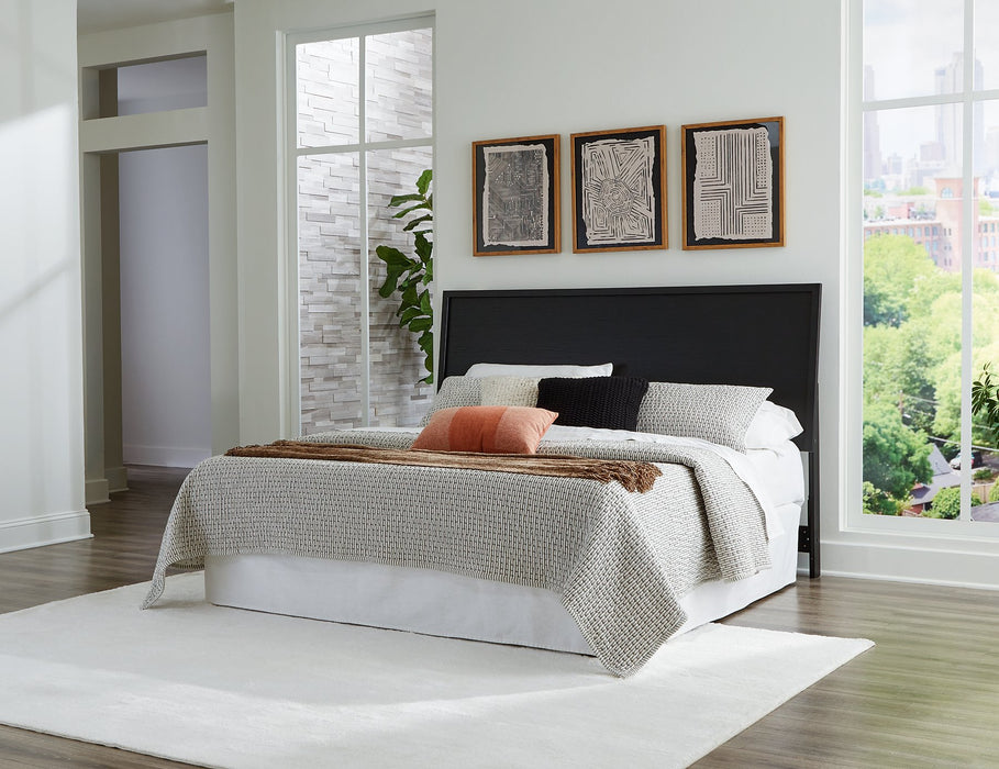 Danziar Bed - Home And Beyond