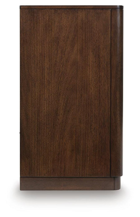 Dilenno Dining Server - Home And Beyond