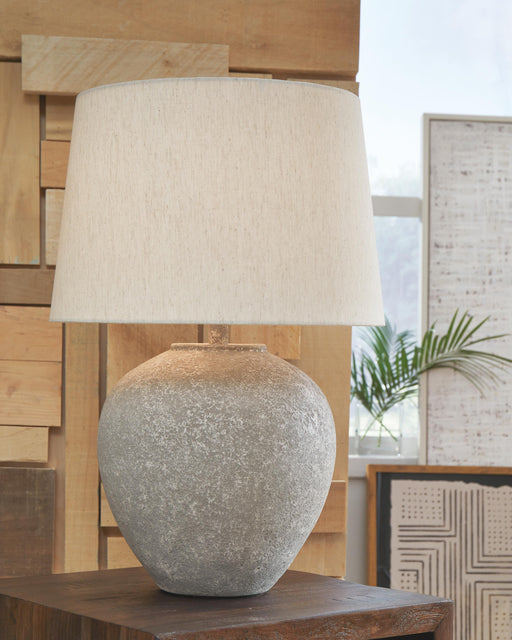 Dreward Lamp Set - Home And Beyond
