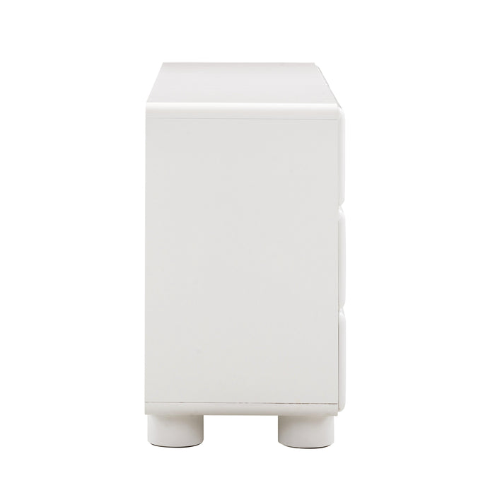 Tammy White 6-Drawer Dresser - Home And Beyond