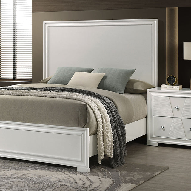 Holsted E.King & Queen Bed - Home And Beyond